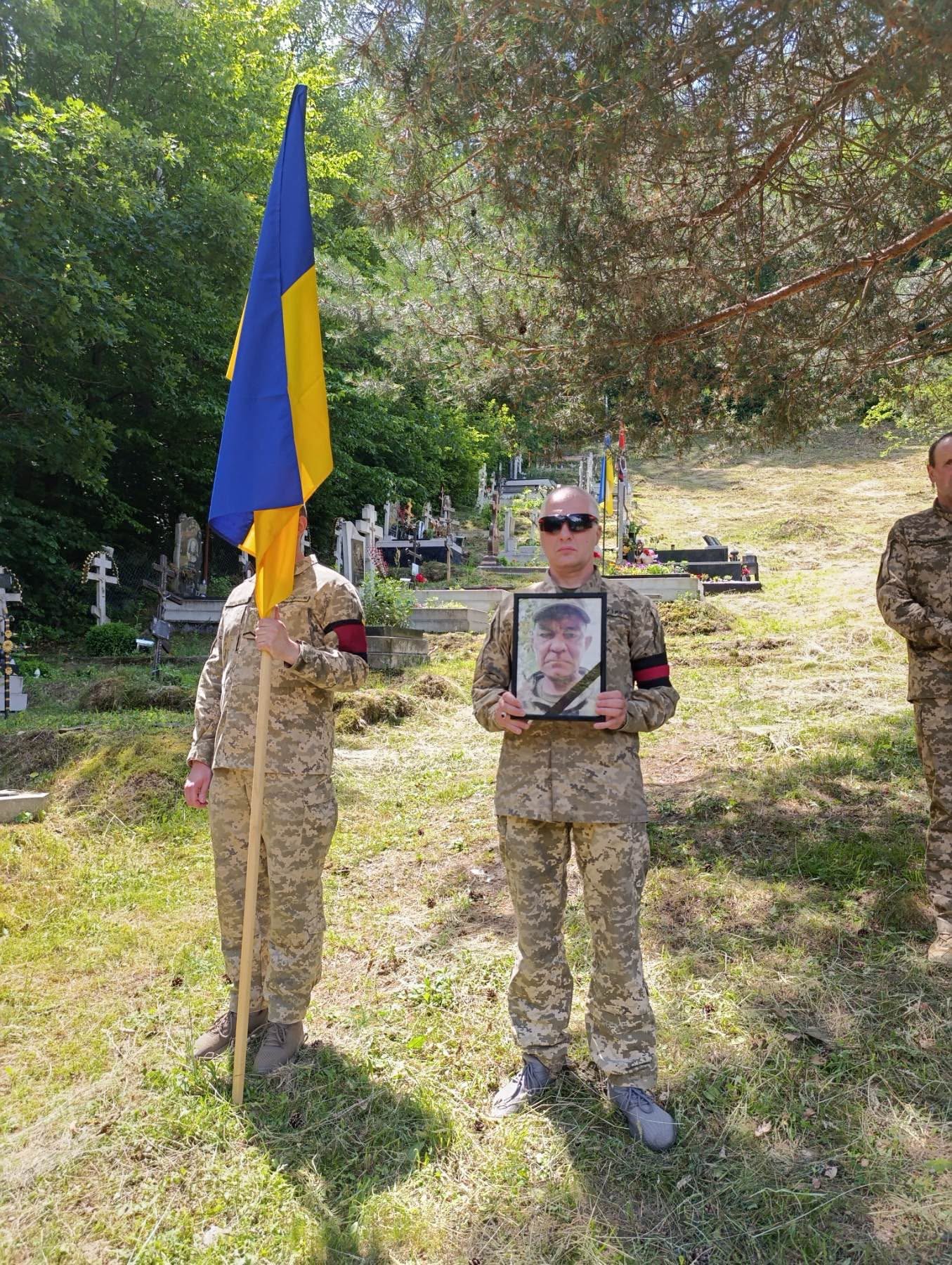 На Рахівщині попрощалися із полеглим воїном Анатолієм Годенчуком