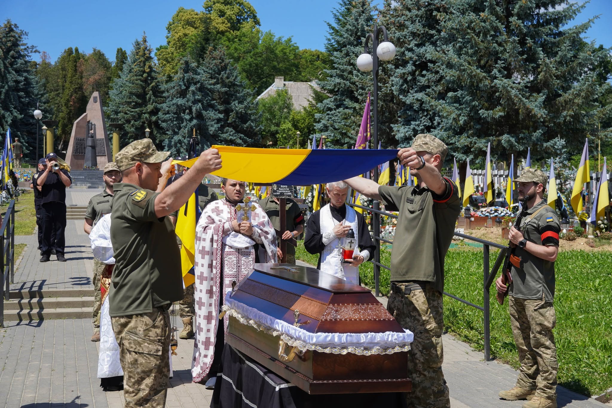 Прощання із полеглим воїном Едуардом Ного в Ужгороді
