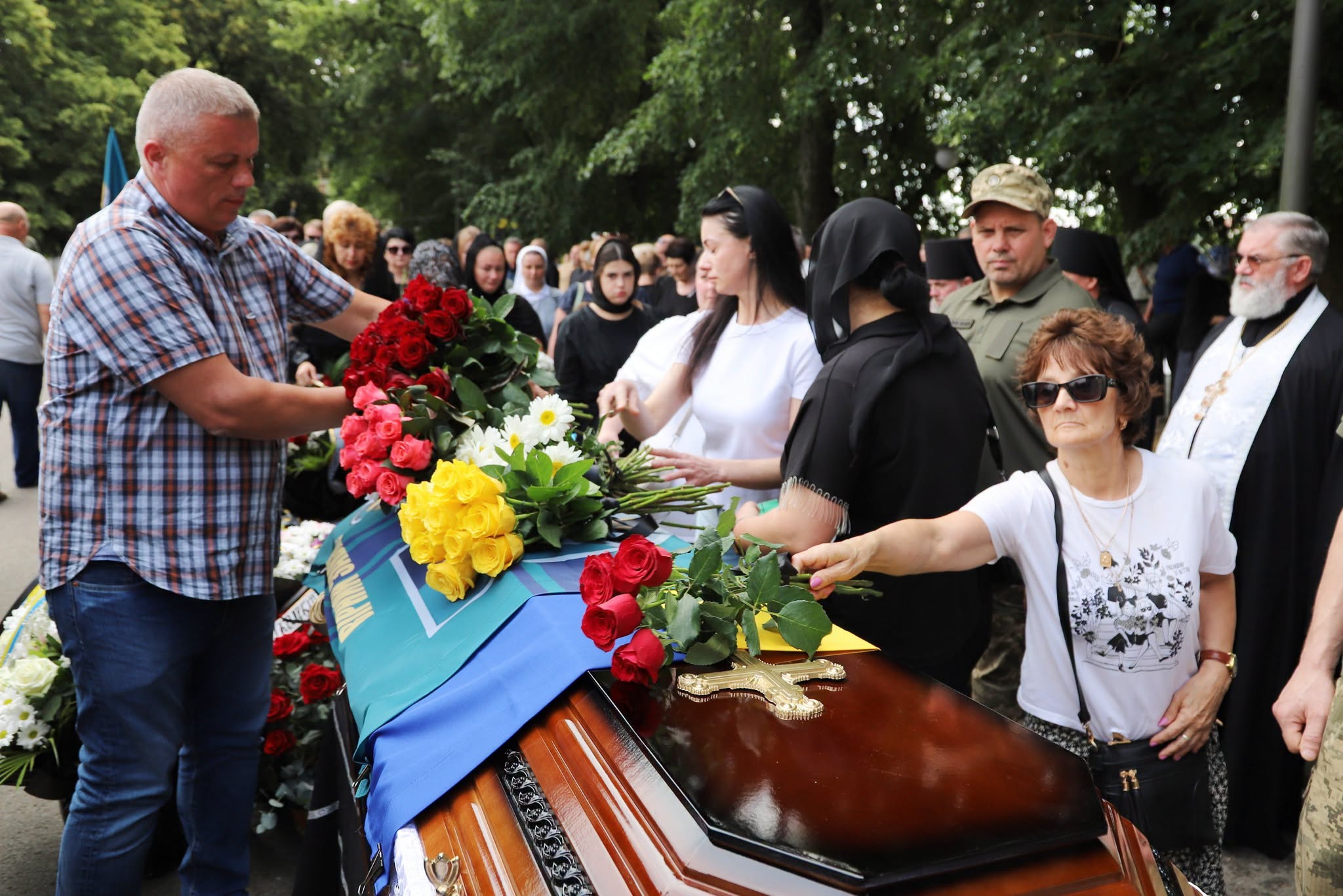 Прощання із полеглим воїном, лікарем-хірургом Олегом Наконечним в Ужгороді