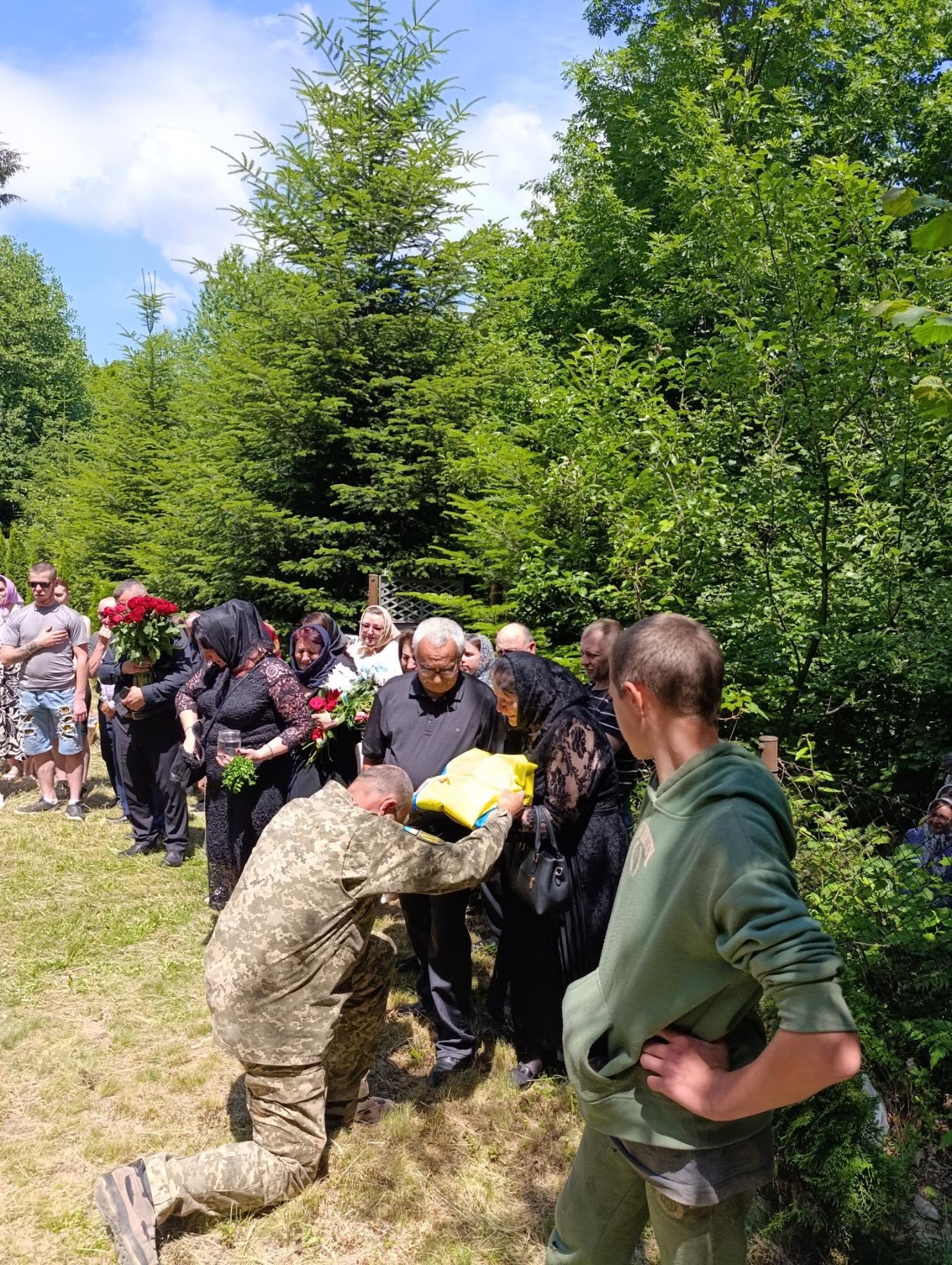 На Рахівщині попрощалися із полеглим воїном Анатолієм Годенчуком
