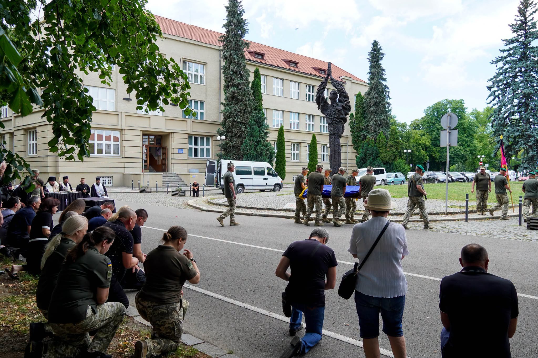 Прощання із полеглим прикордонником Ігорем Томіленком в Ужгороді