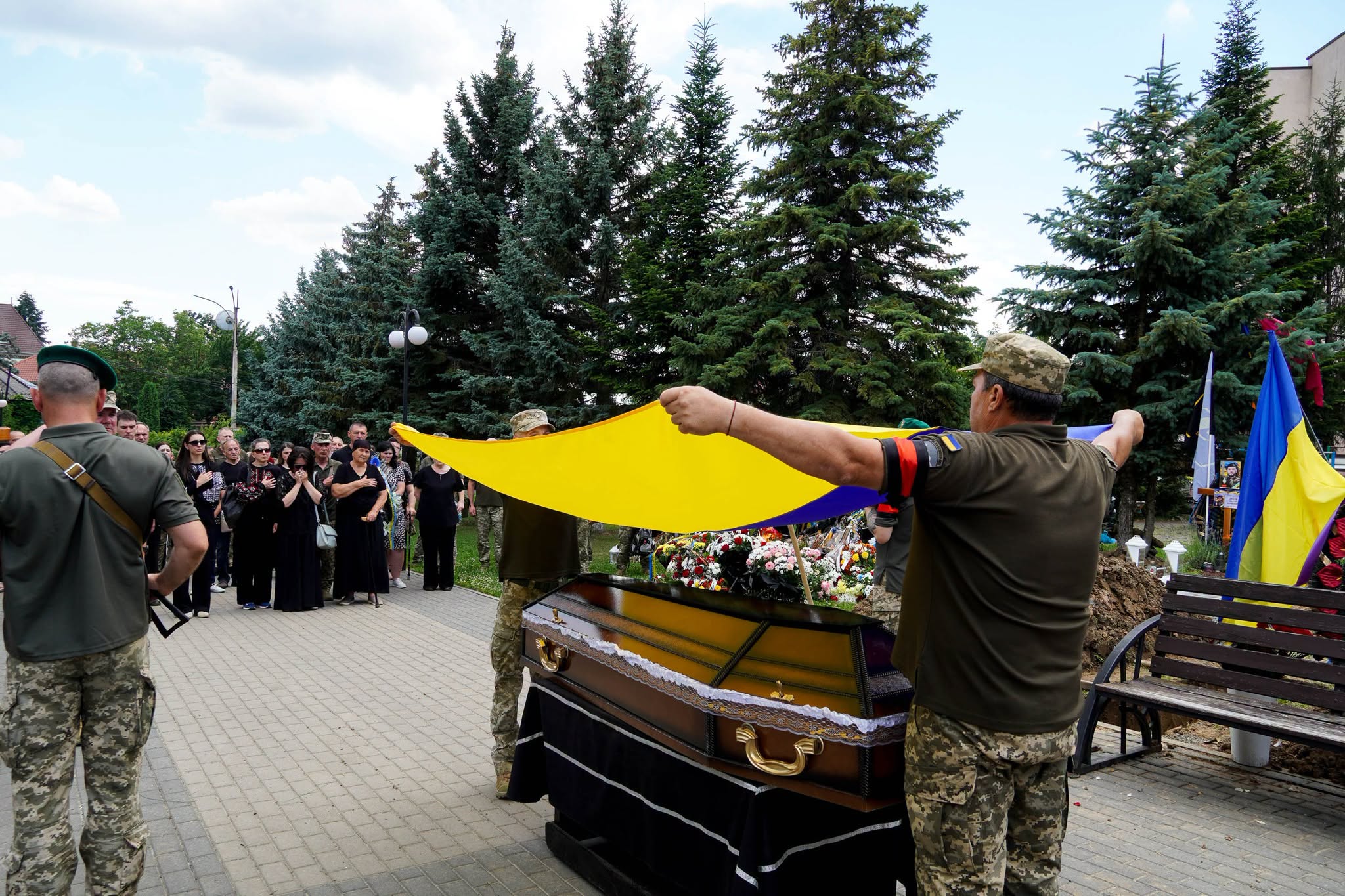 Прощання із полеглим прикордонником Ігорем Томіленком в Ужгороді