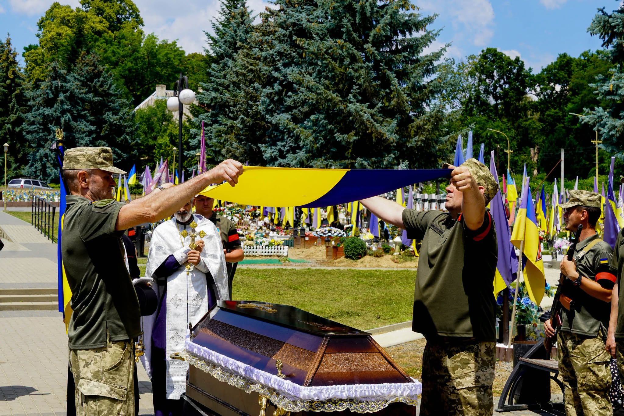 Прощання із полеглим воїном Сергієм Михайленком в Ужгороді