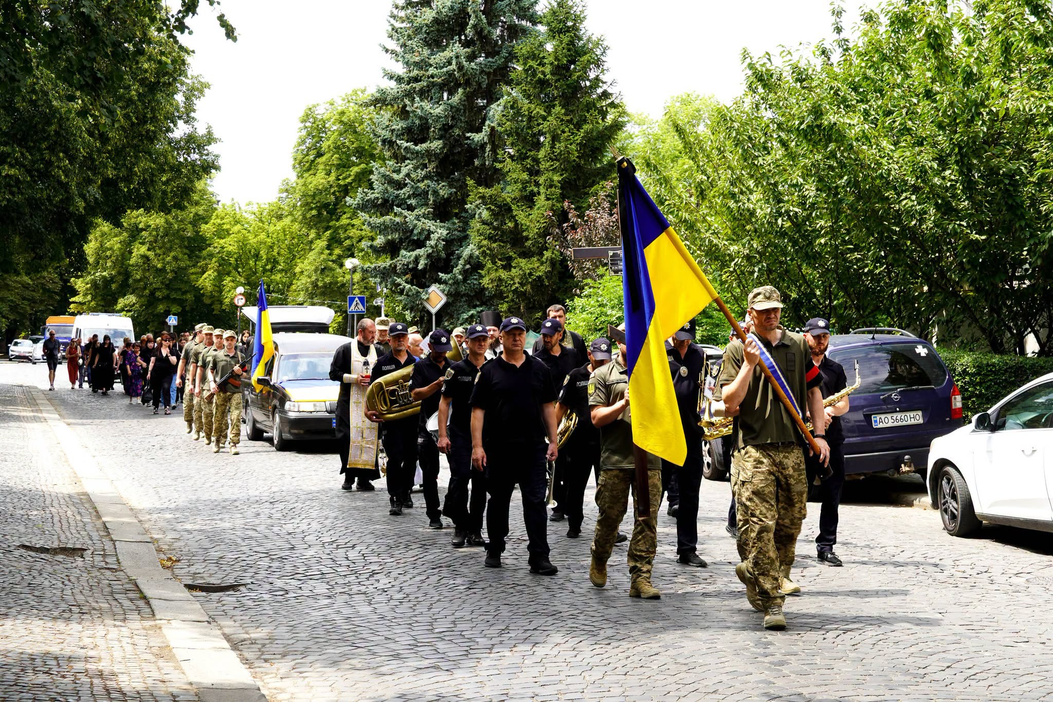 Прощання із полеглим воїном Юрієм Легезою в Ужгороді