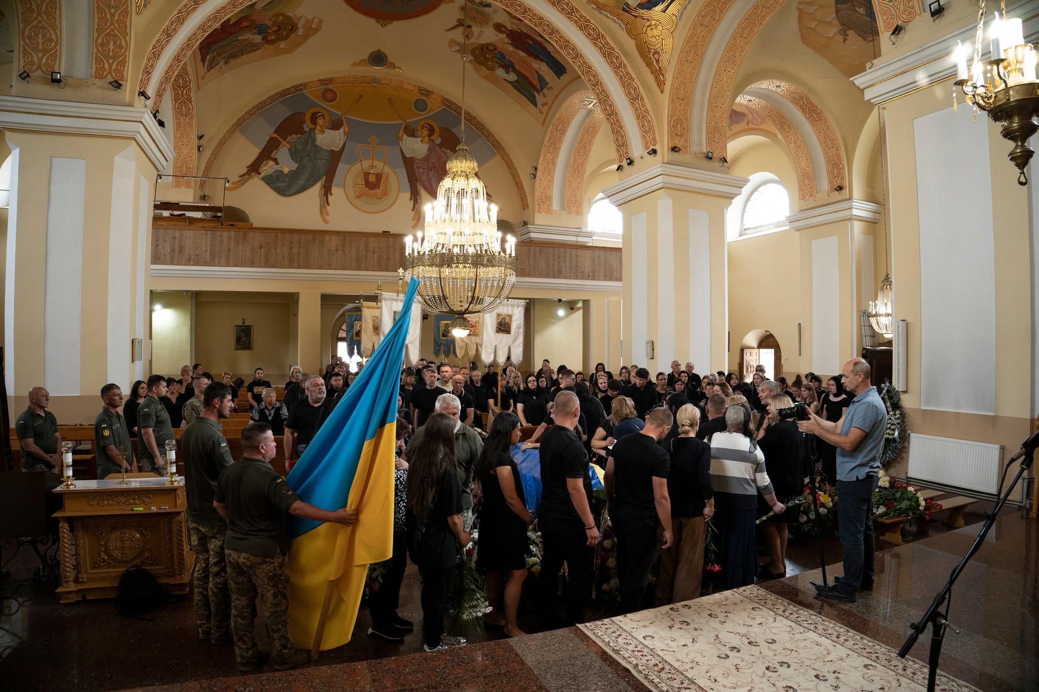 Прощання із полеглим воїном Віталієм Солоповим у Мукачеві