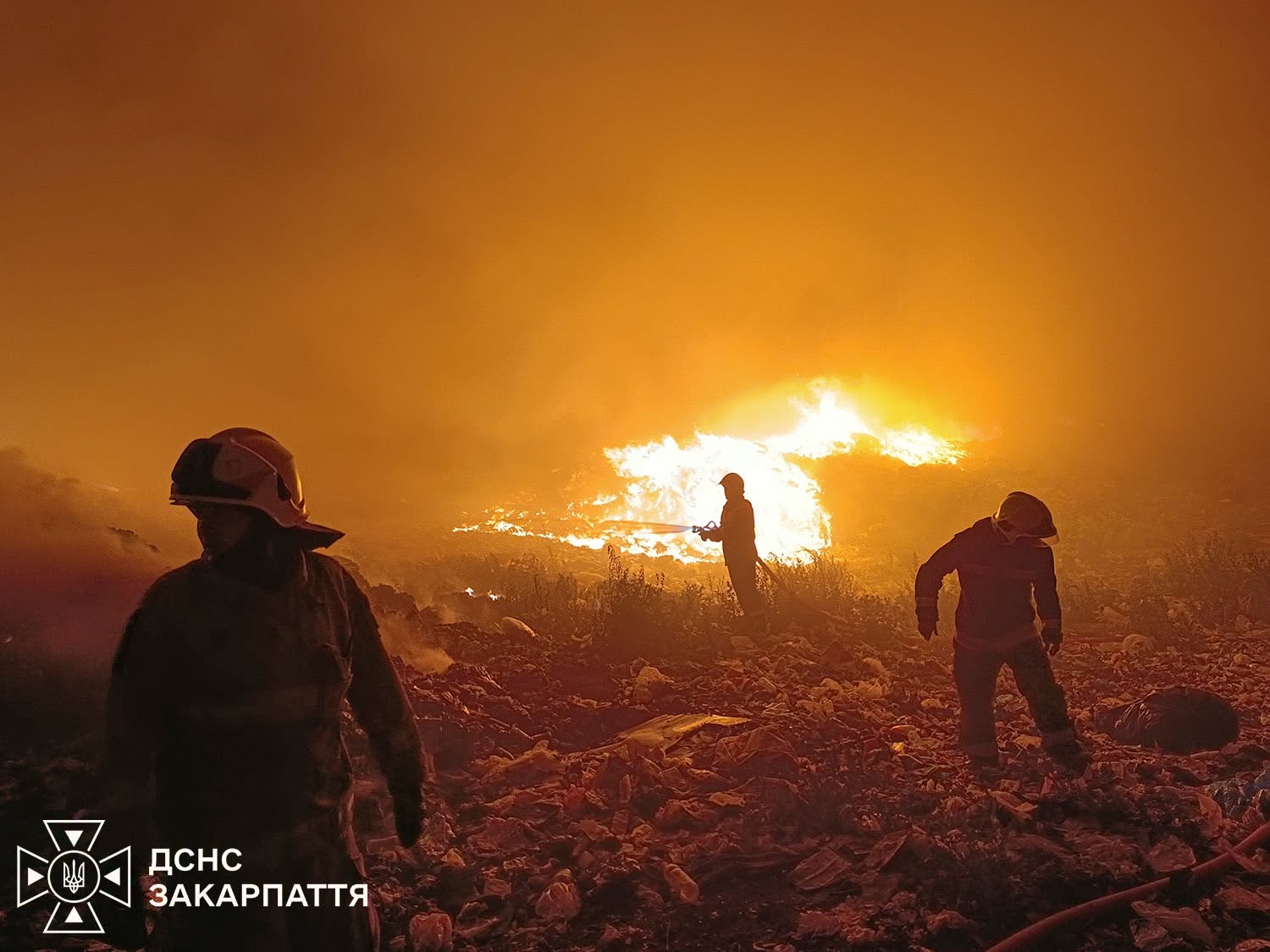 Ліквідація пожежі на сміттєзвалищі у Берегові