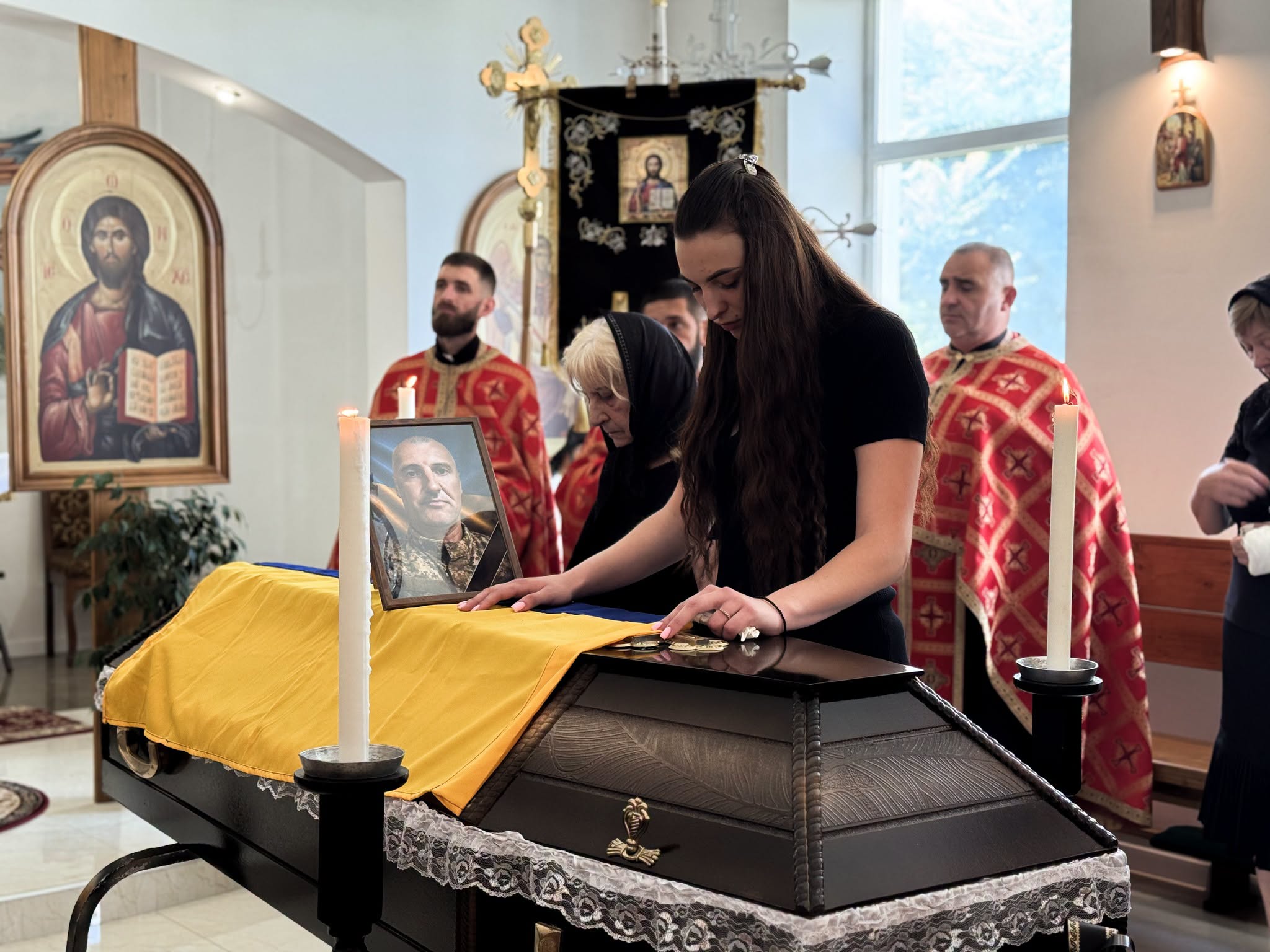 Прощання із воїном Олександром Варгою на Мукачівщині