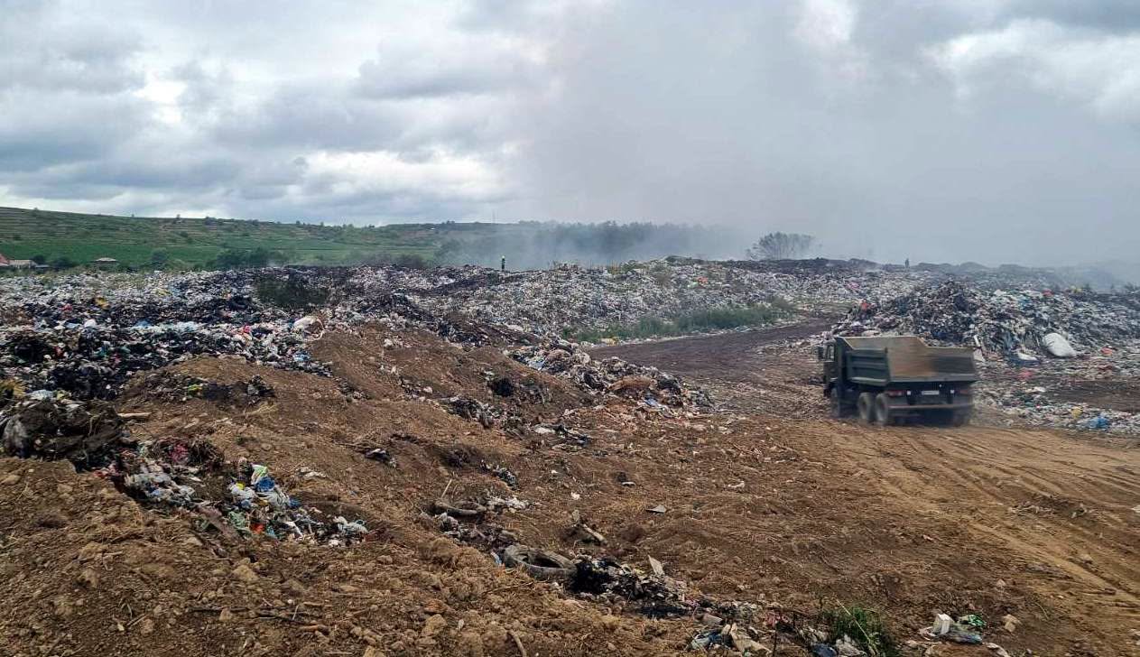 Ліквідація пожежі на сміттєзвалищі у Берегові