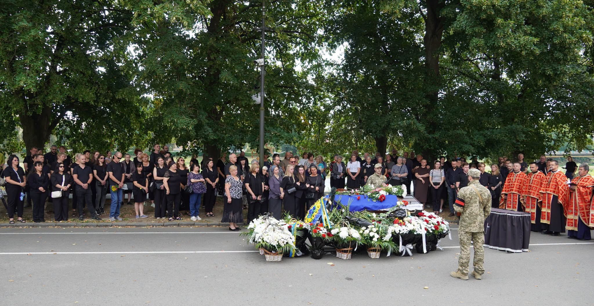 Прощання із полеглим воїном Олександром Карбованцем