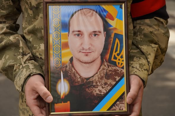 Прощання із полеглим воїном Олександром Карбованцем
