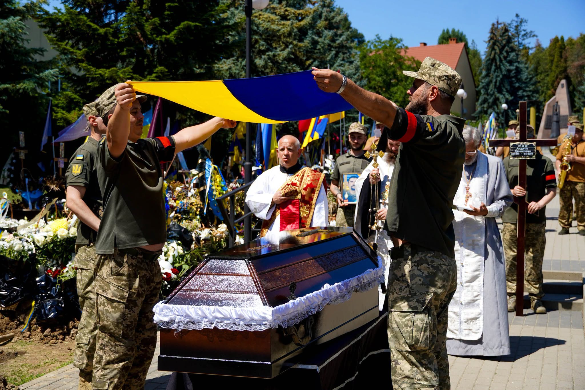 Прощання із полеглим воїном Андрієм Куном в Ужгороді