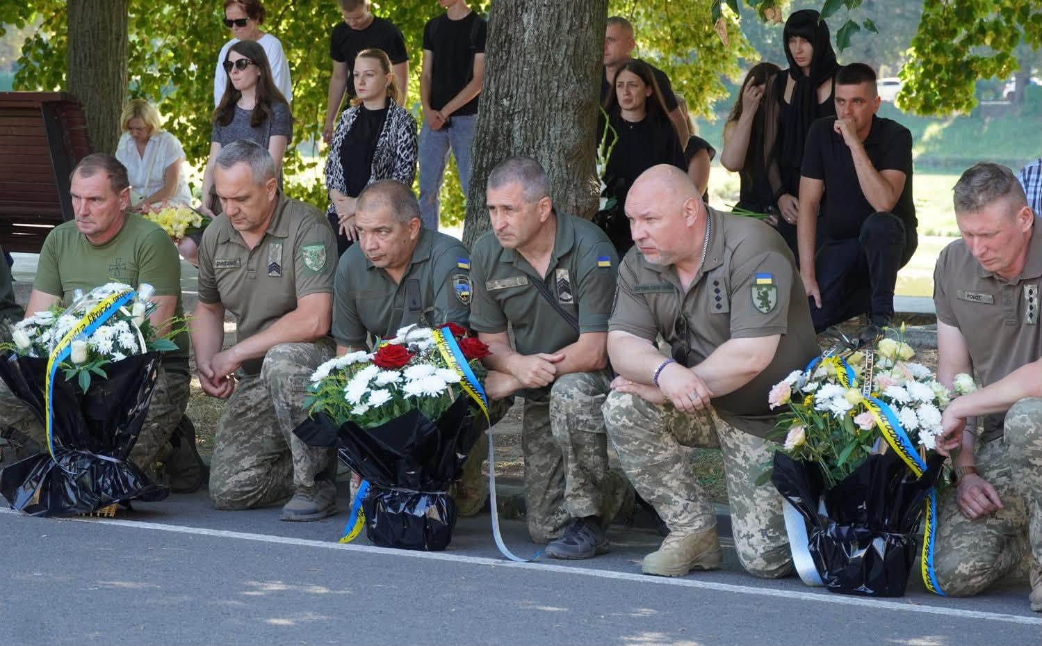 Прощання із воїном Володимиром Рогачем в Ужгороді