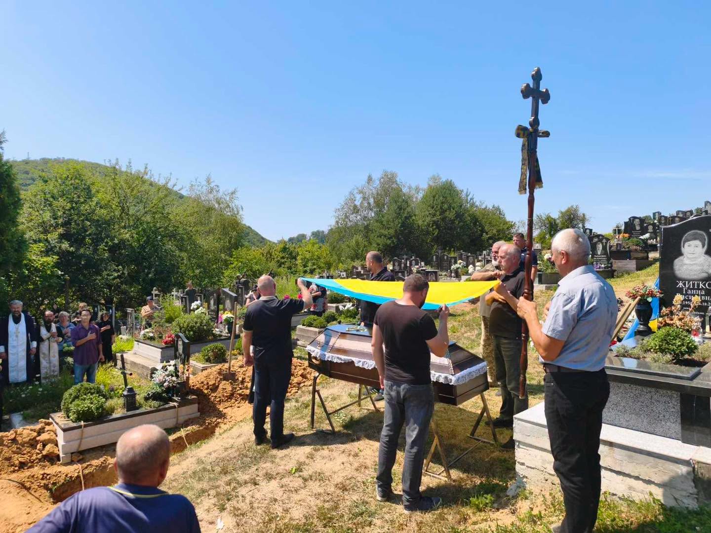 Прощання із полеглим воїном Ярославом Рущанином у Чинадіївській громаді