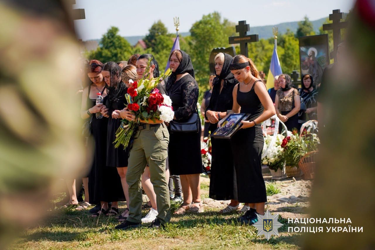 Прощання із полеглим поліцейським Юліаном Гербеєм на Хустщині
