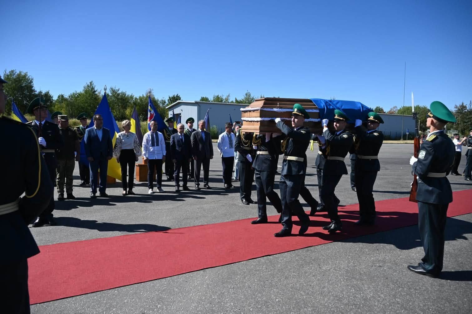 Зустріли прах Євгена Коновальця