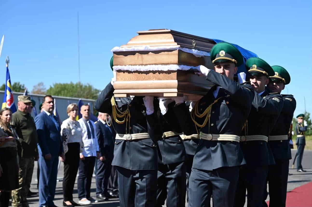 Зустріли прах Євгена Коновальця