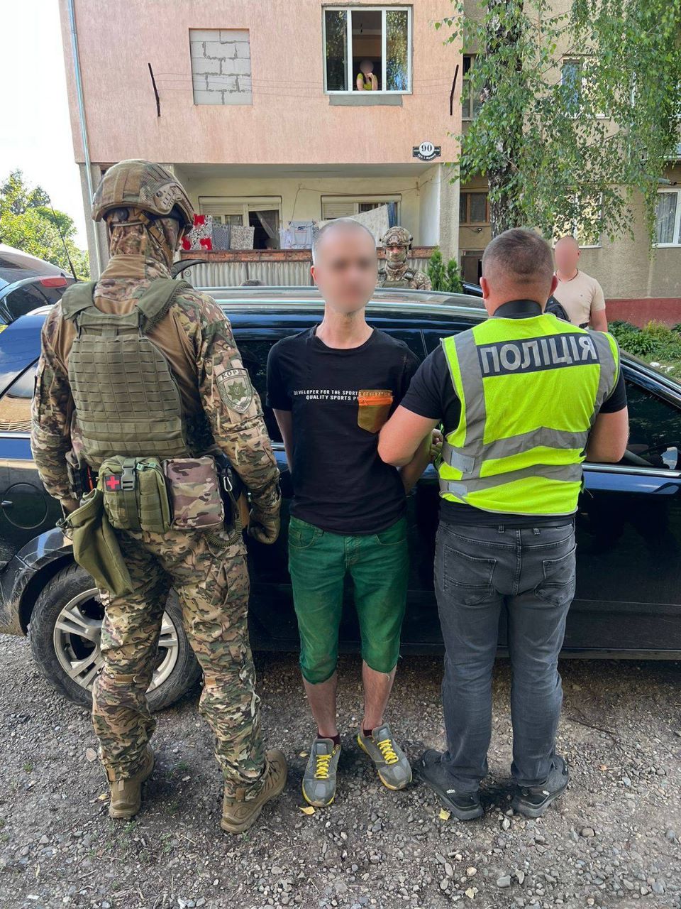 Фото затримання підозрюваного