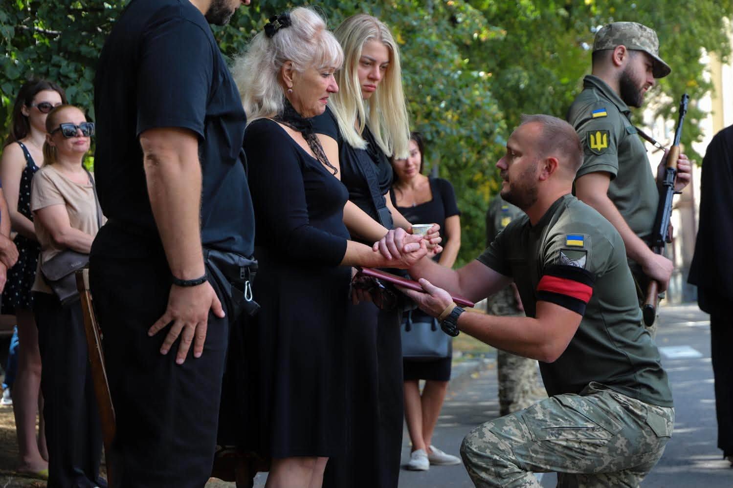 Прощання із полеглим воїном Сергієм Івановим в Ужгороді