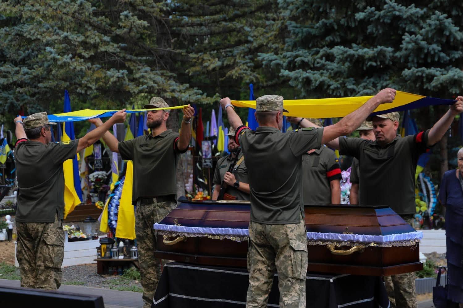 Прощання із полеглим воїном Сергієм Івановим в Ужгороді