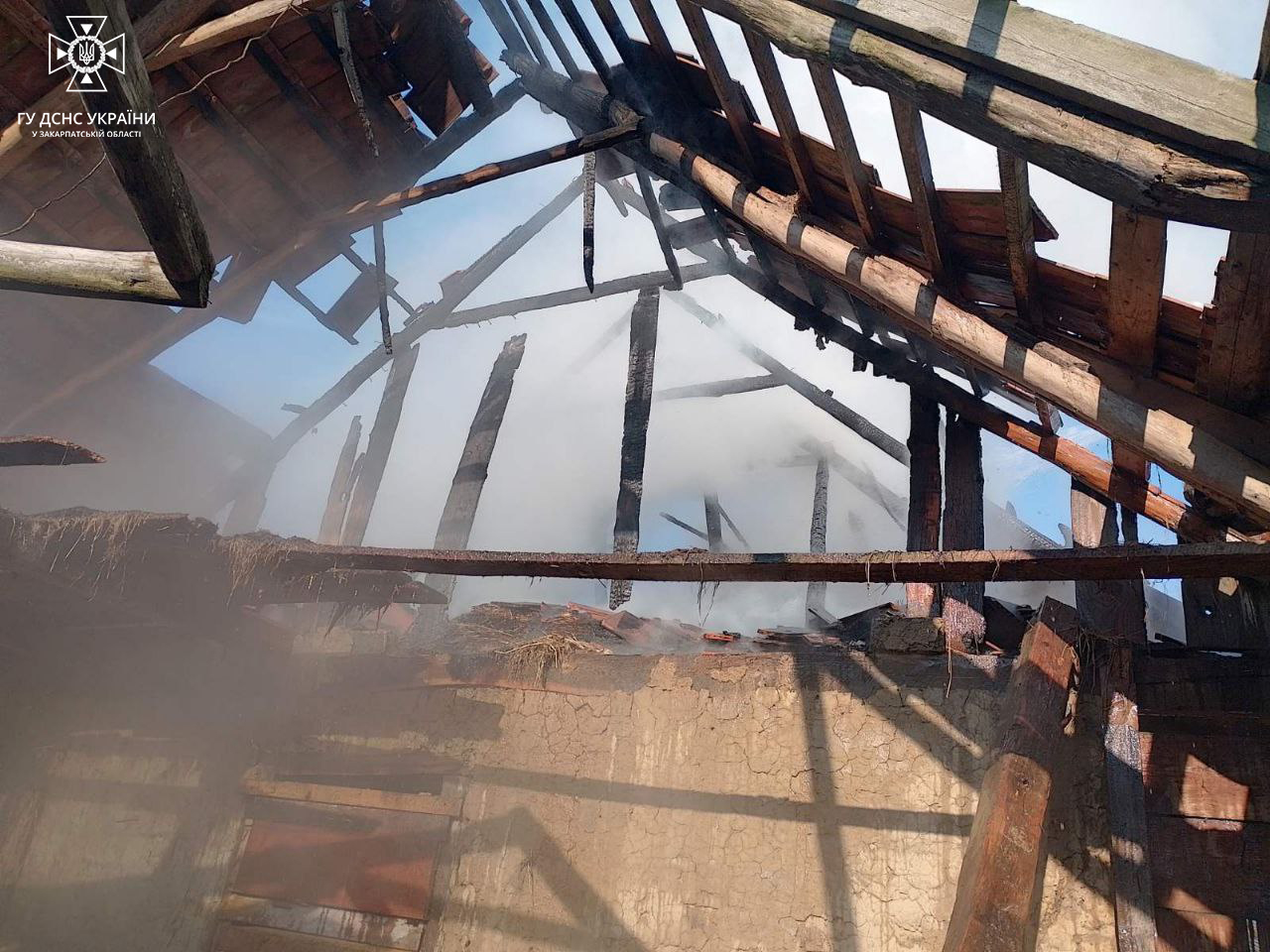 Очевидці повідомляють, що діти підпалили надвірну споруду в Сімерах на Ужгородщині