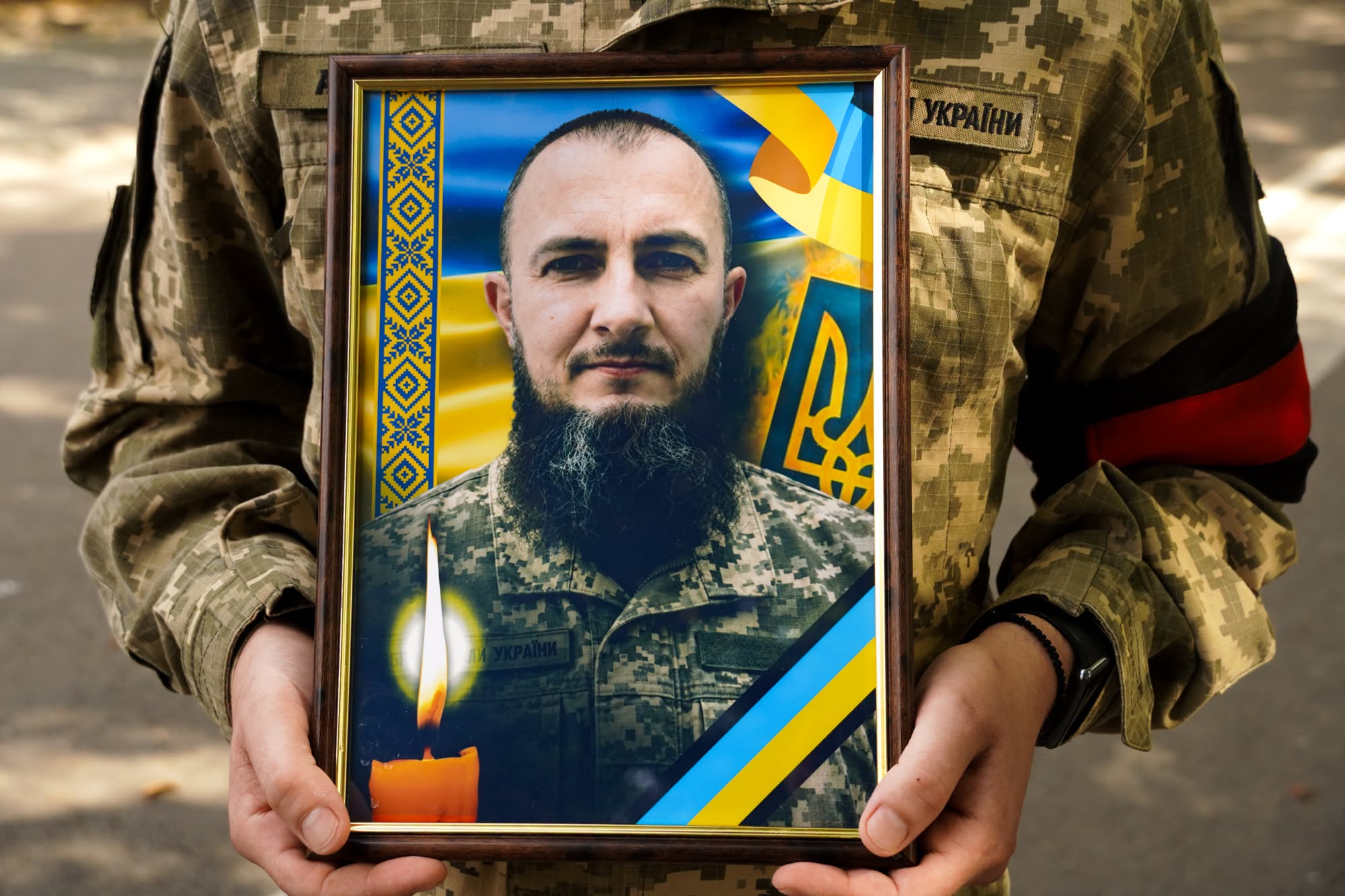 В Ужгороді прощаються із воїном Володимиром Солониною