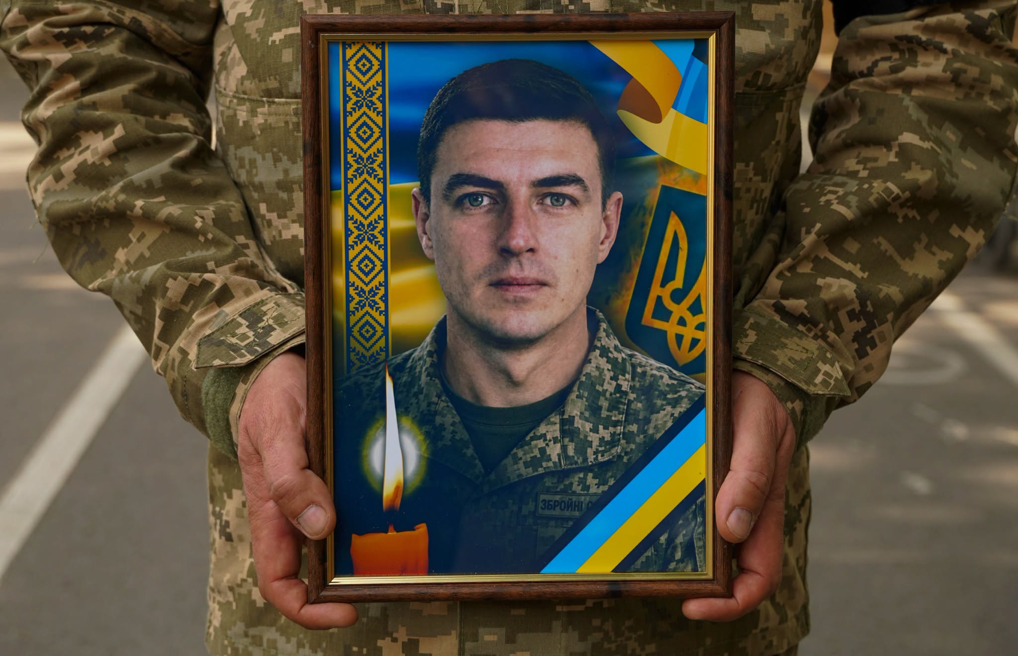 Прощання із воїном Артемом Талаєвим в Ужгороді