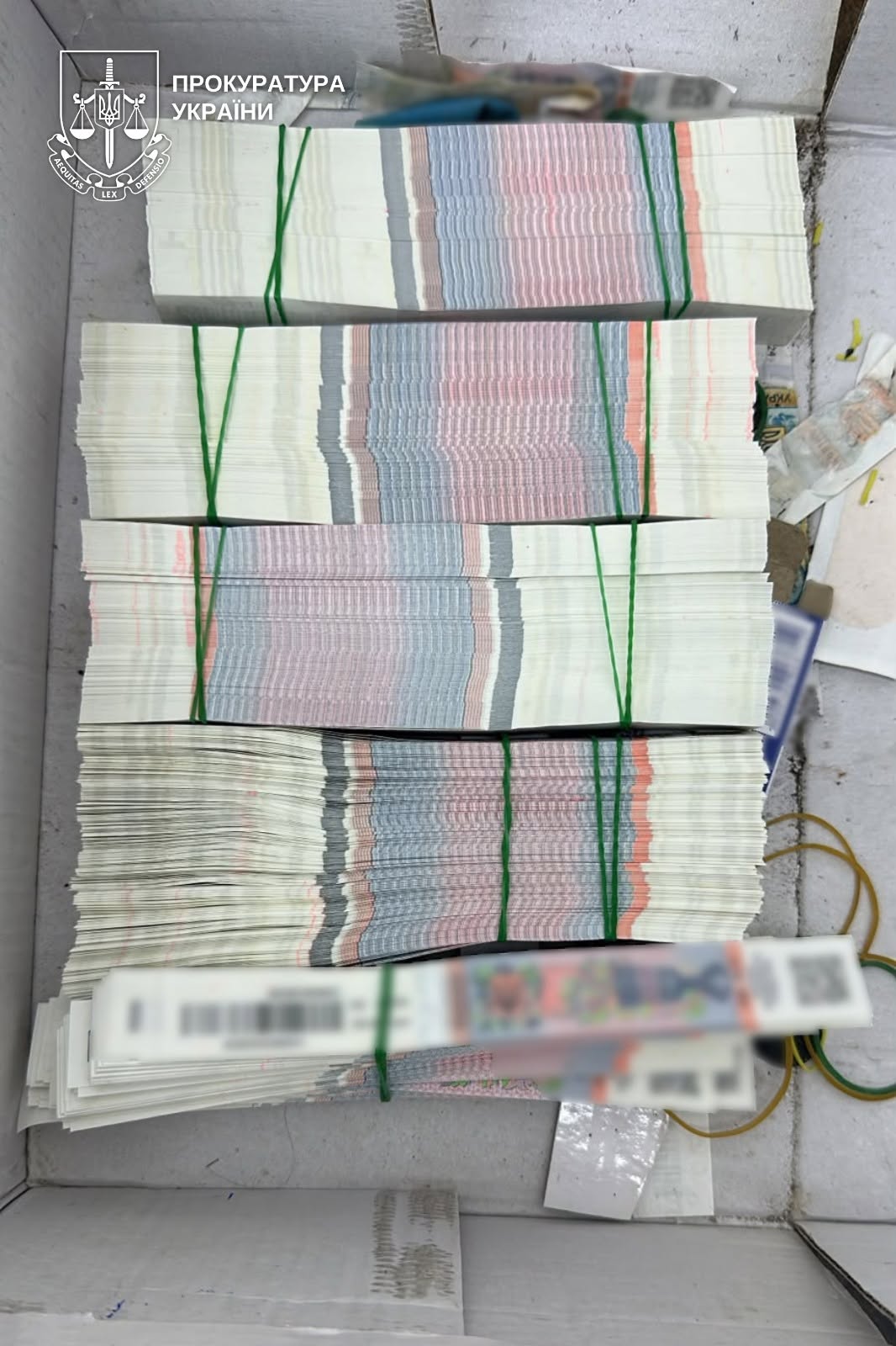 Сімʼя з Ужгорода підпільно виготовляла і продавала розведений з водою алкоголь