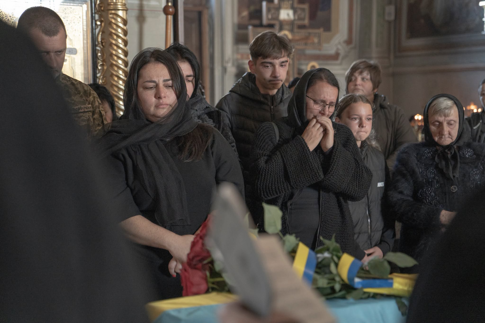 У Мукачеві в останню дорогу провели полеглого воїна Андрія Сальникова