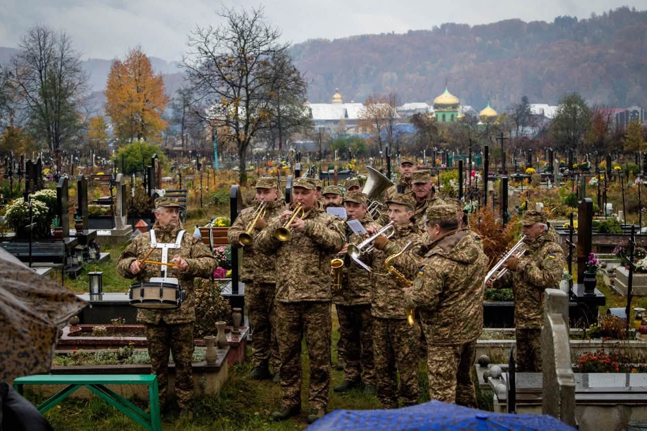 На Тячівщині попрощалися із полеглим воїном Михайлом Бережником