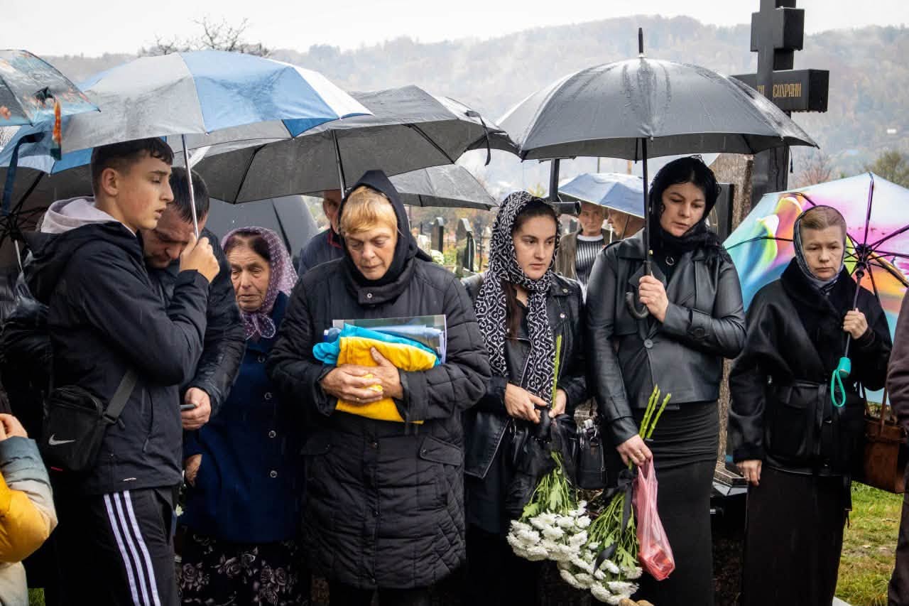 На Тячівщині попрощалися із полеглим воїном Михайлом Бережником