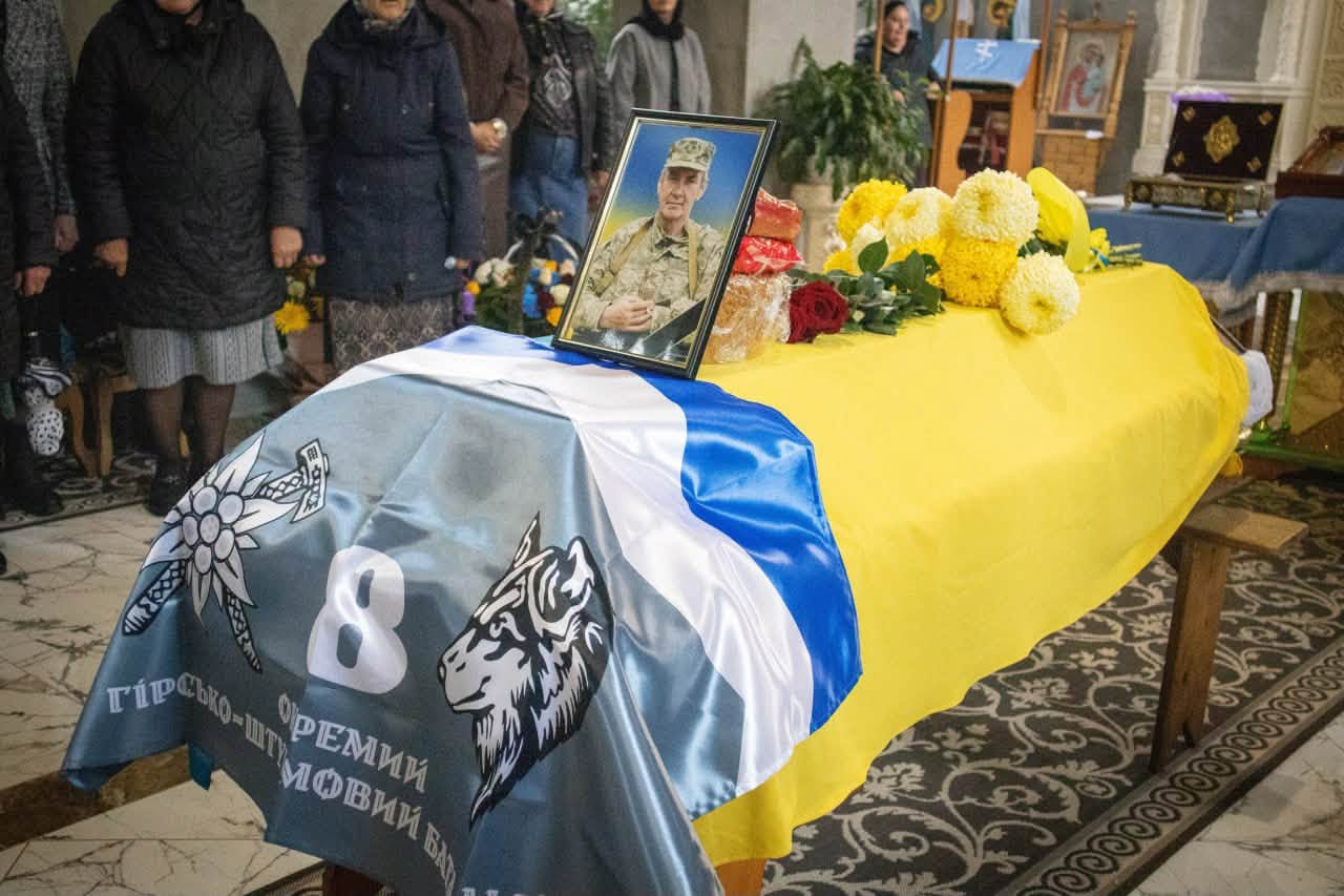 На Тячівщині попрощалися із полеглим воїном Михайлом Бережником