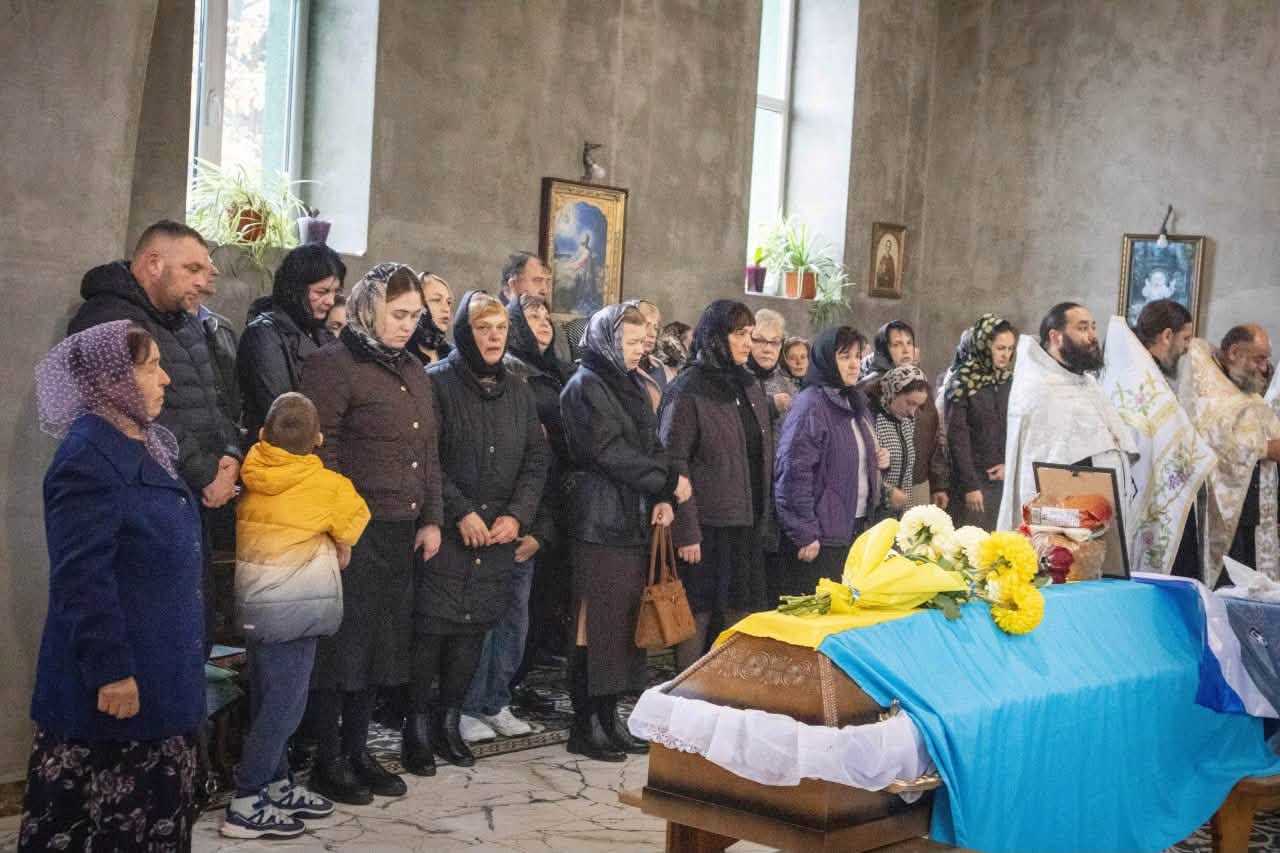 На Тячівщині попрощалися із полеглим воїном Михайлом Бережником