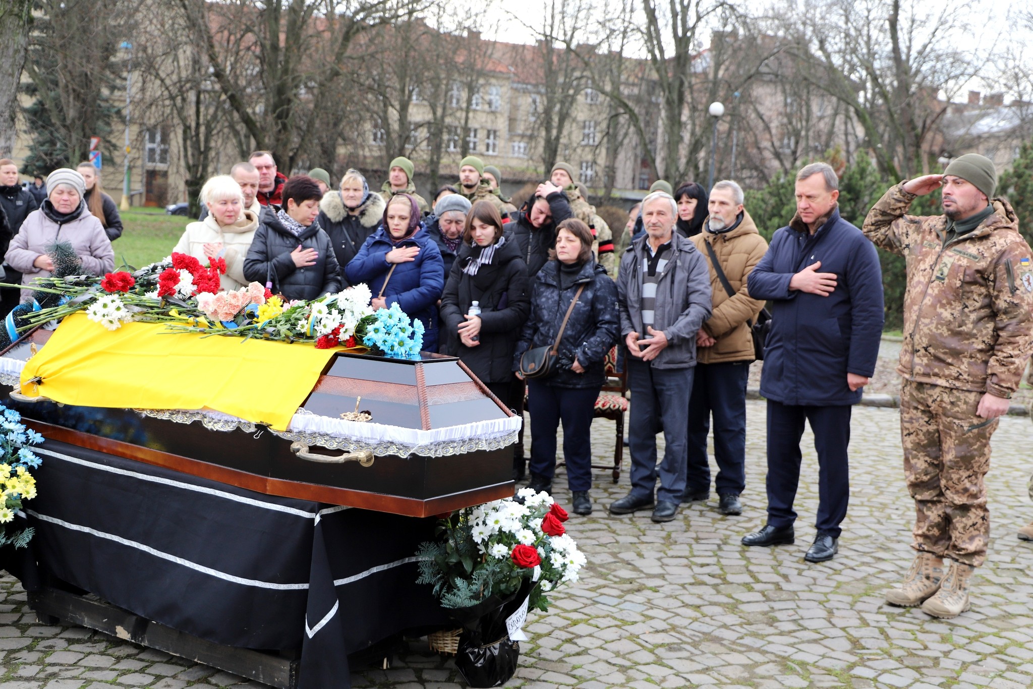 Прощання із захисником відбулося біля пам‘ятника Шевченку в Ужгороді