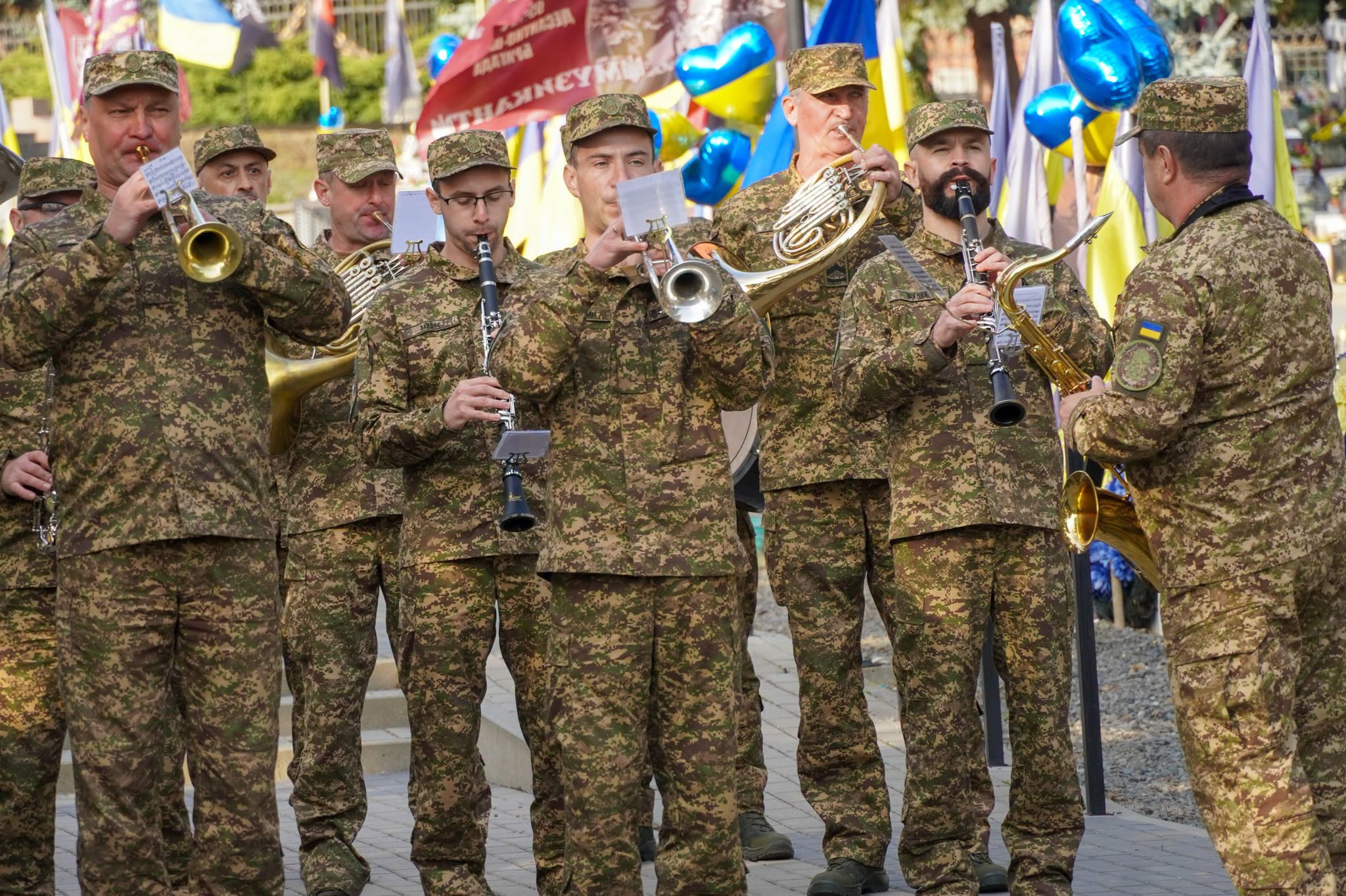 В Ужгороді попрощалися із полеглим 49-річним захисником Максимом Маячком