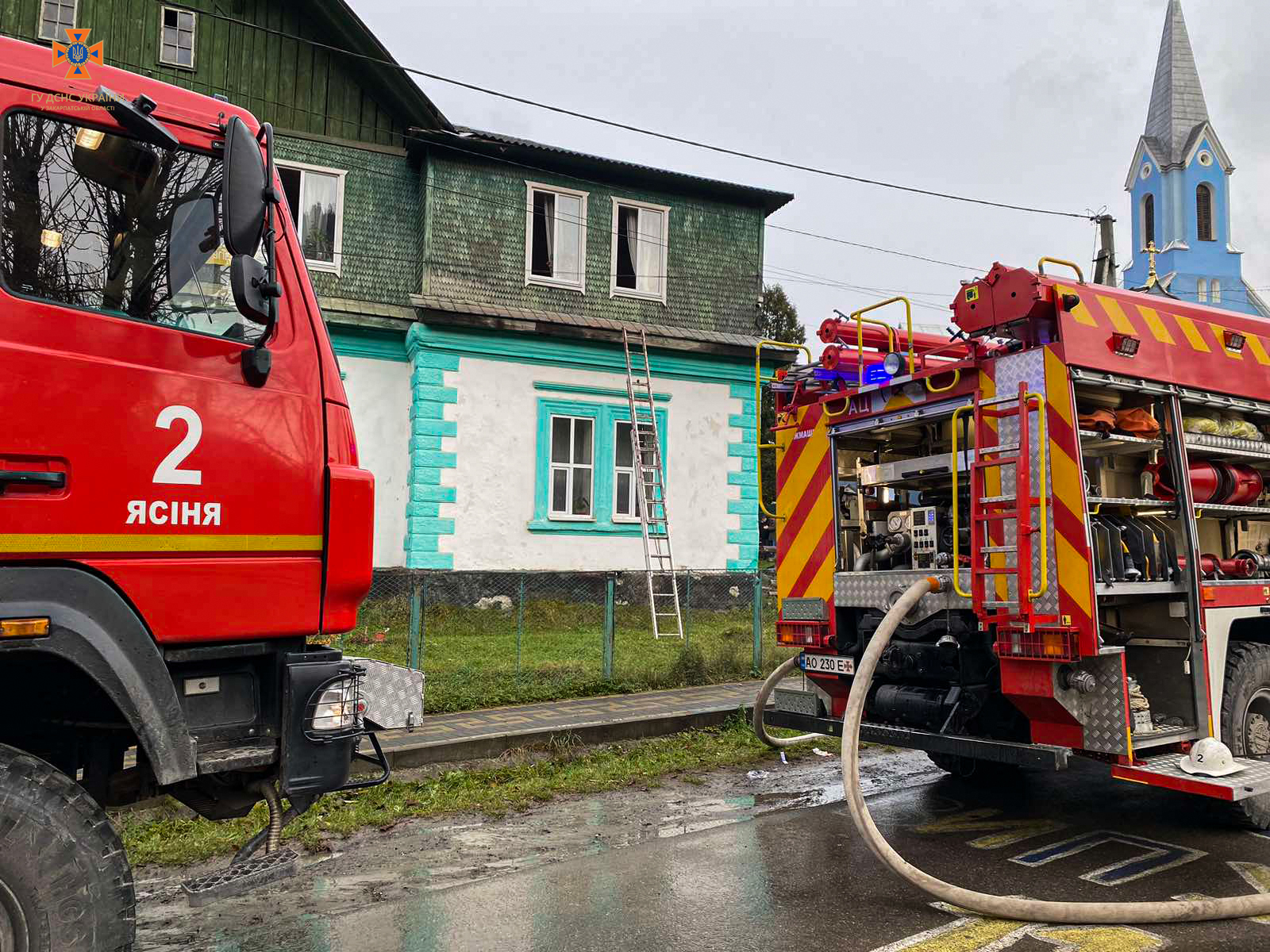 Фото з місця пригоди