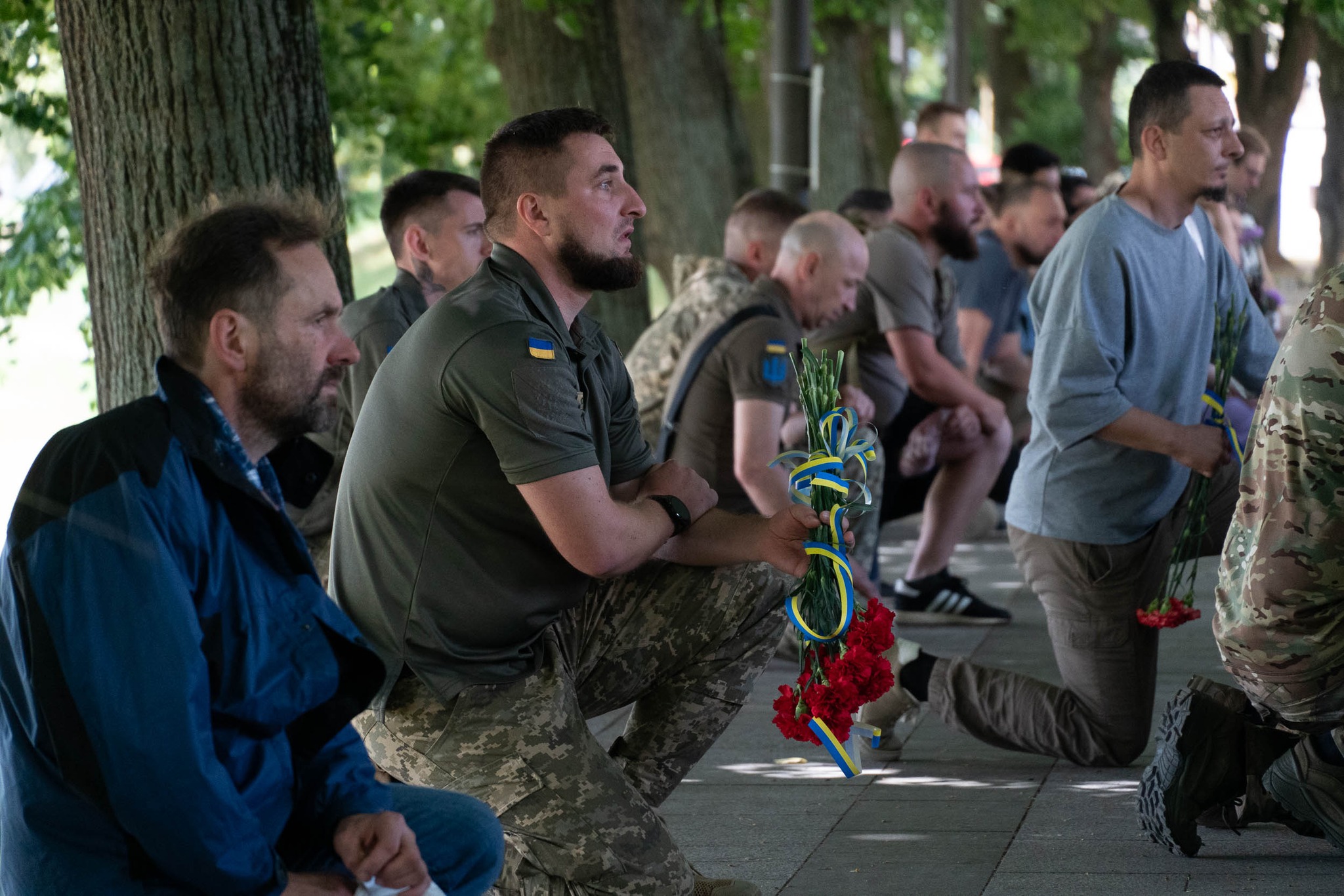 військові прощаються з полеглим побратимом 