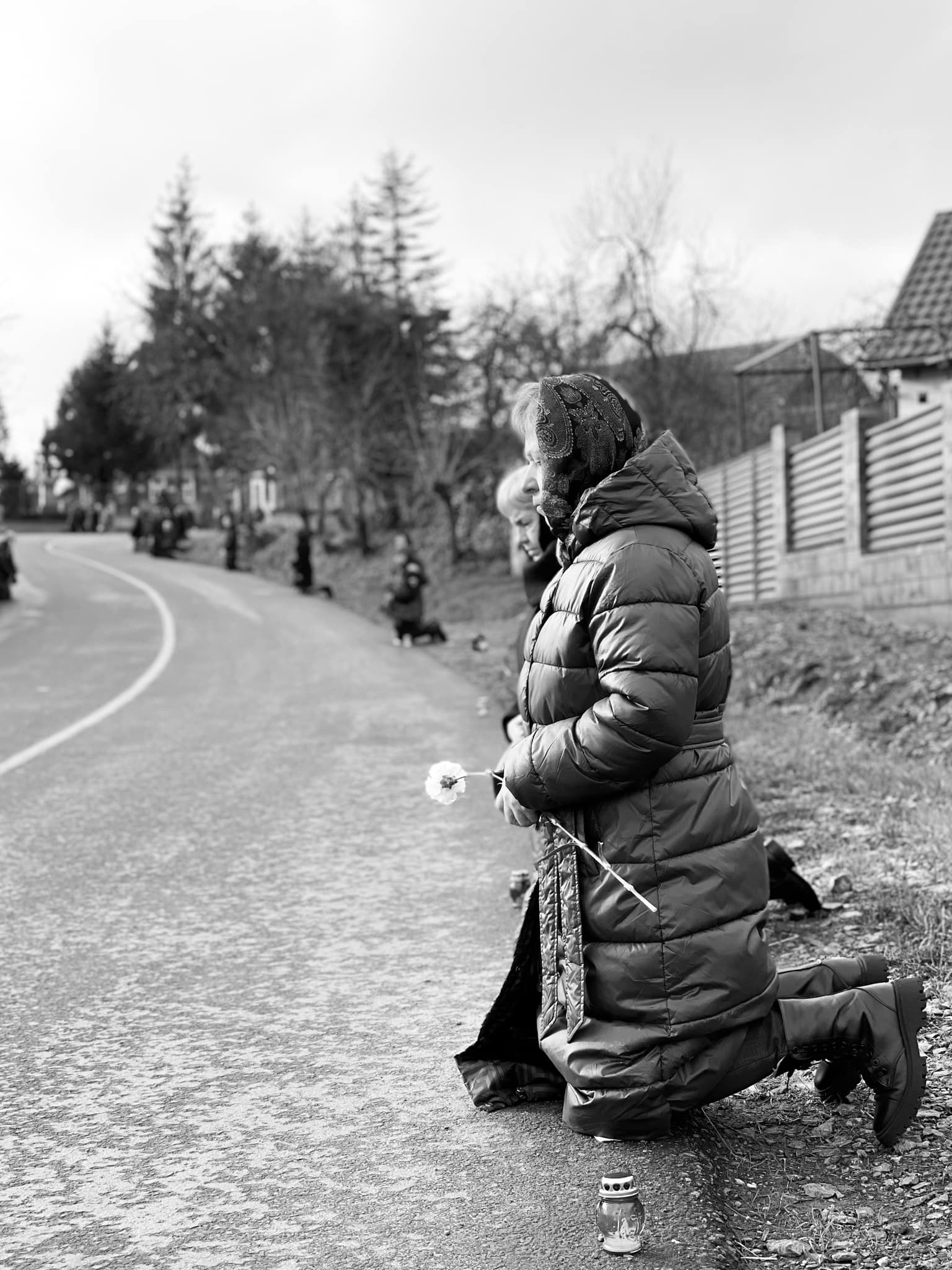 Юного Героя в рідному селі зустріли навколішки 