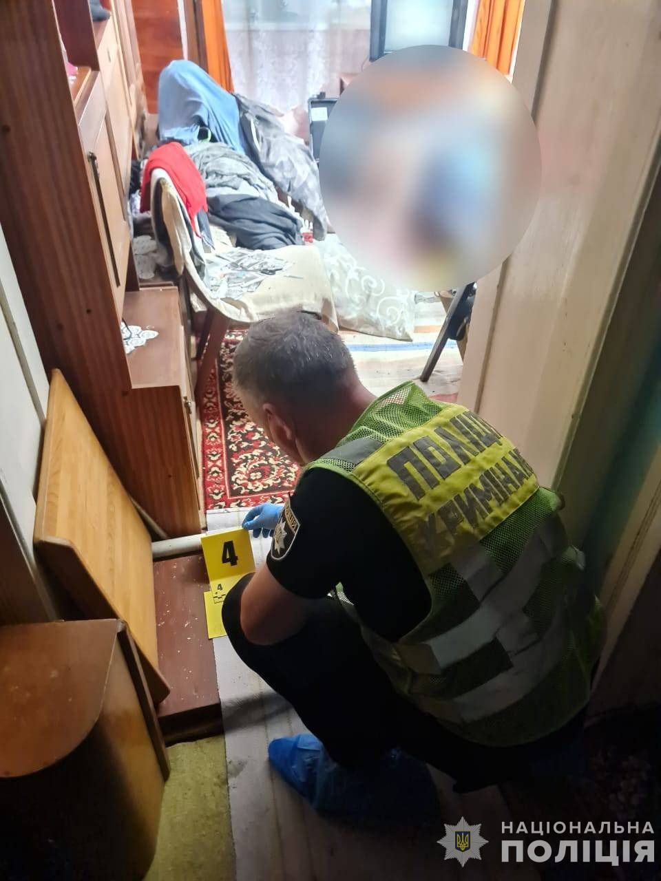 Криміналісти працюють на місці злочину 