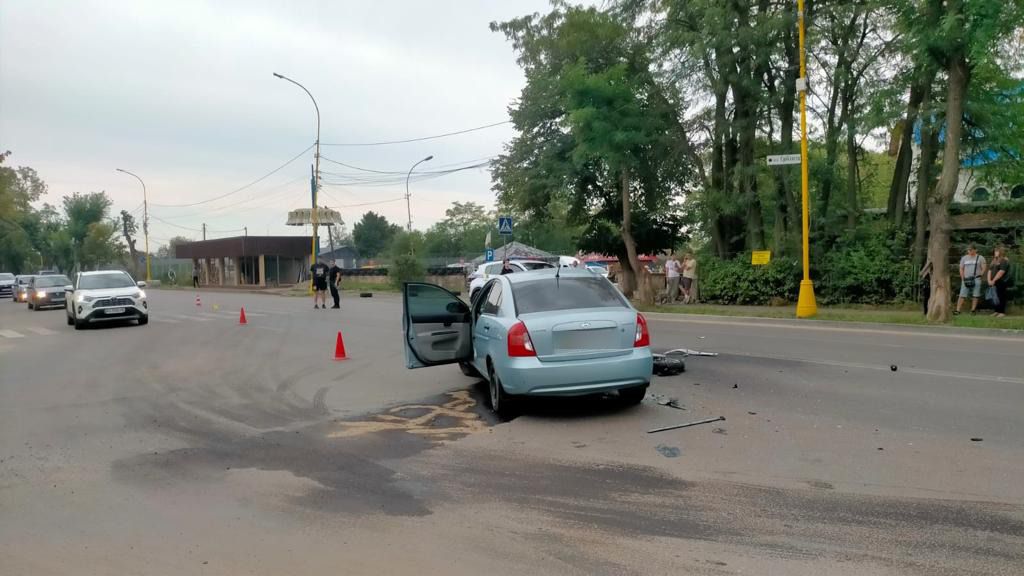 Фото з місця нещодавної аварії в обласному центрі Закапаття 