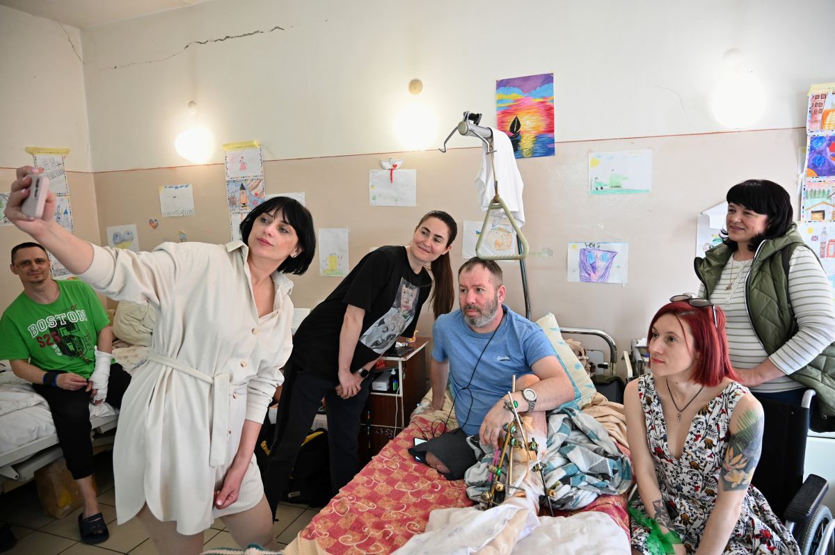 Волонтери з військовими в Ужгороді