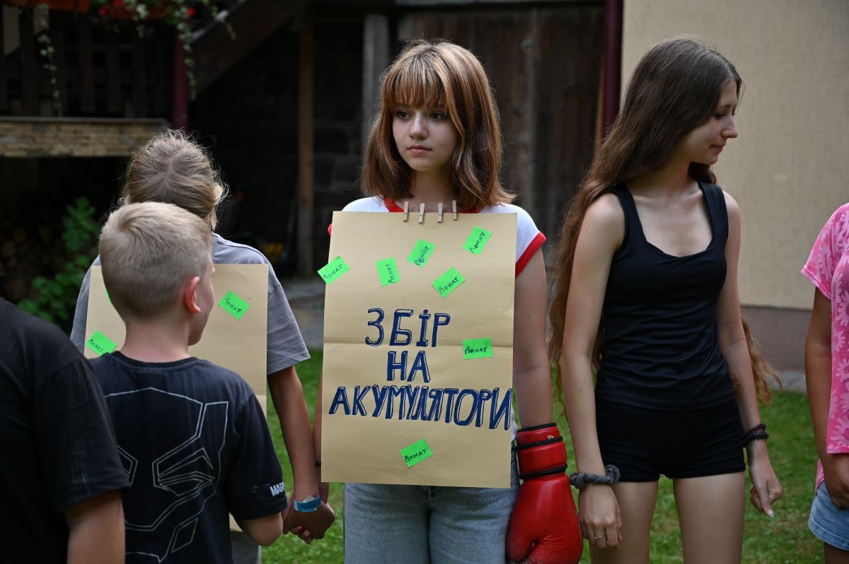 У невеликих виставах беруть участь всі