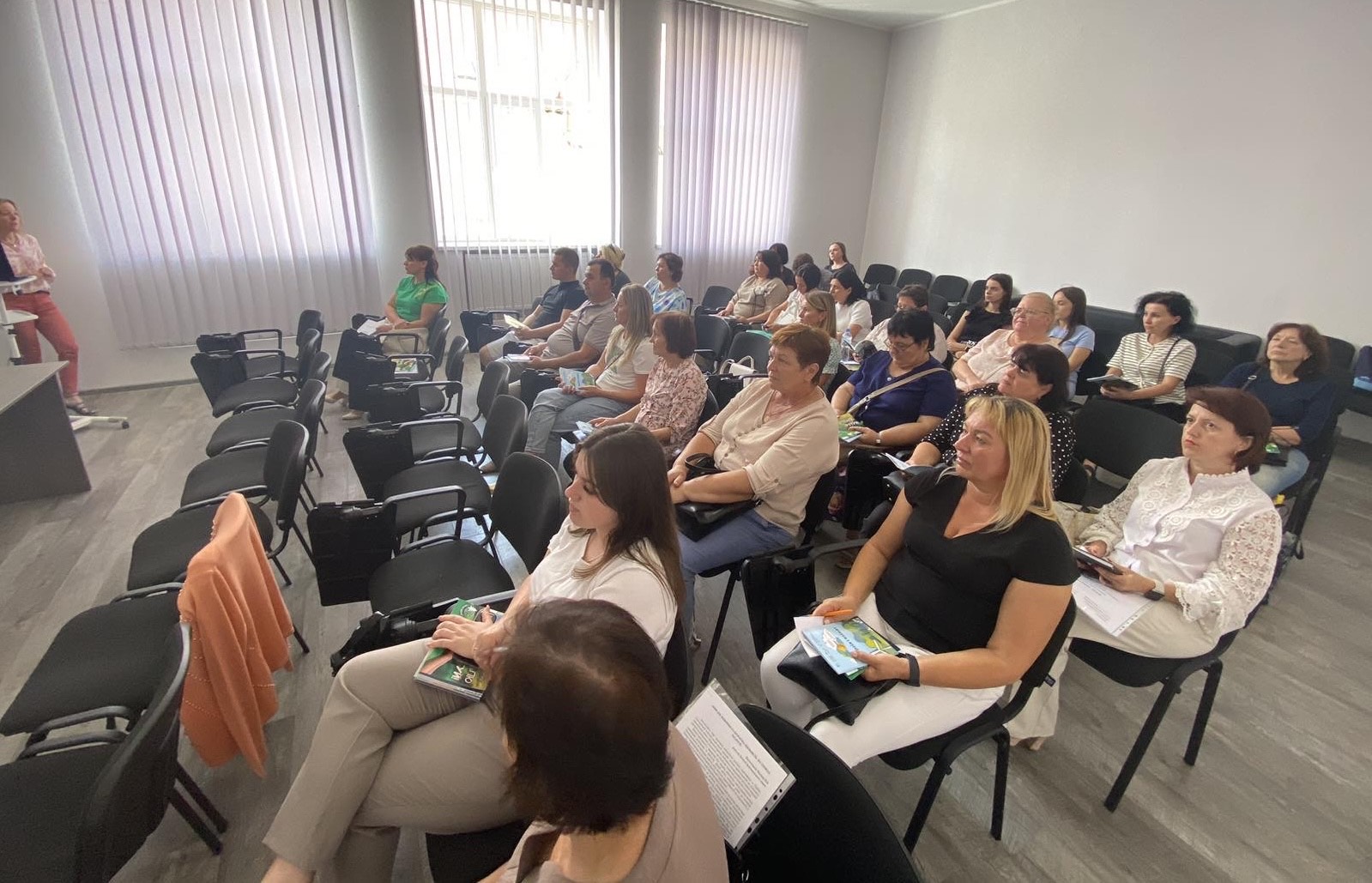 Учителі під час семінару