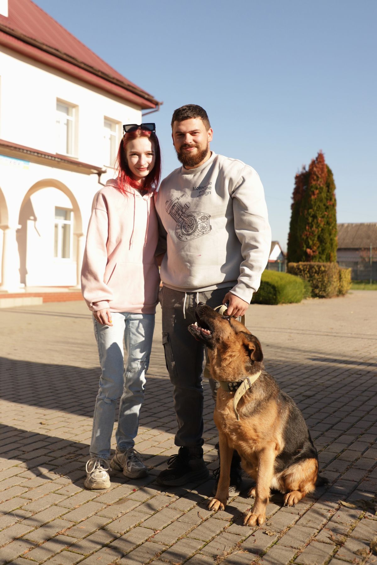 Ігор Кепещук з дружиною та вівчаркою Кайрою