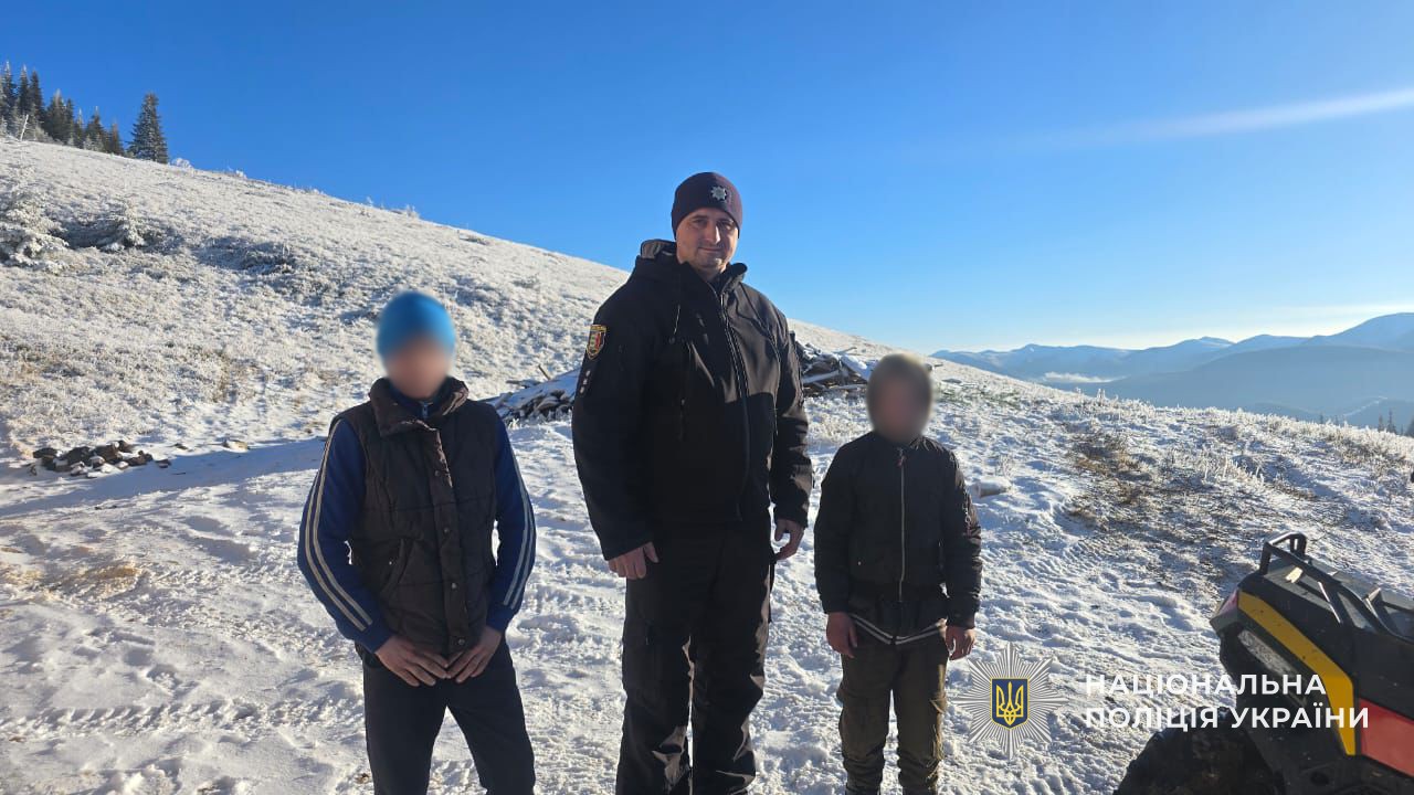 Діти з поліцейськими і ратувальниками