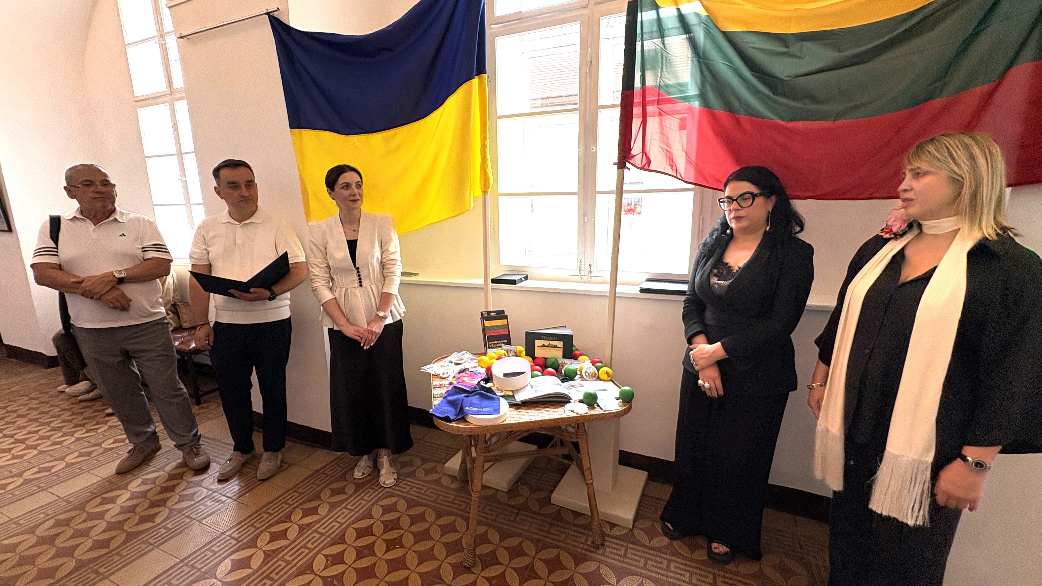 Фотовиставка про литовський острівний замок