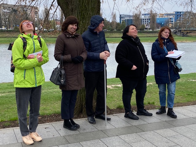 фахівці обстежують Липову алею