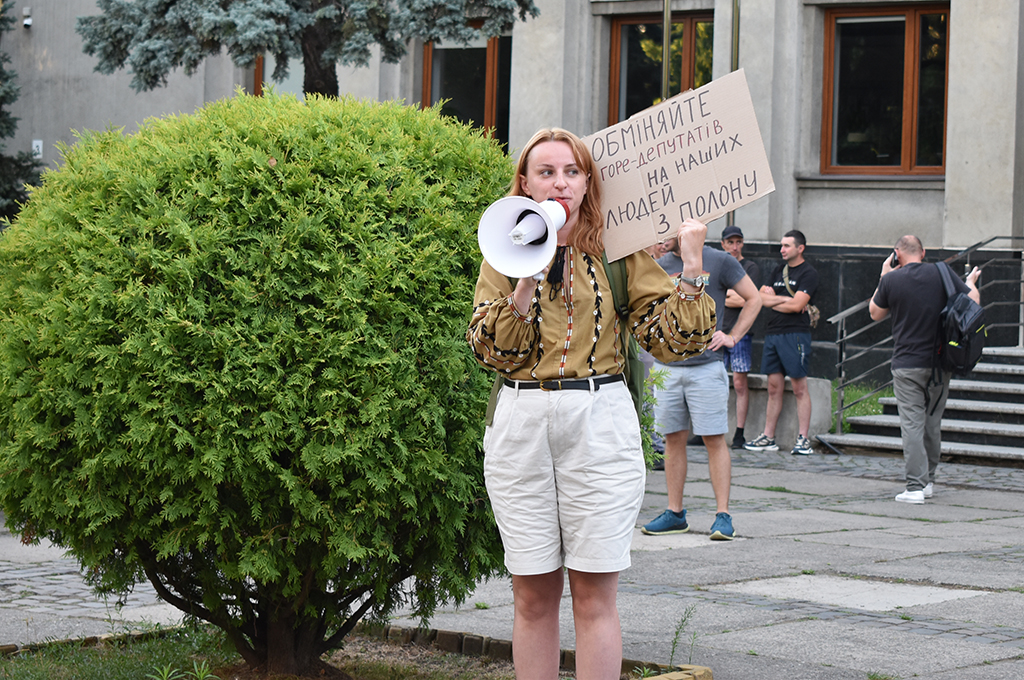 Ужгородці на мирному мітингу проти закону №12414