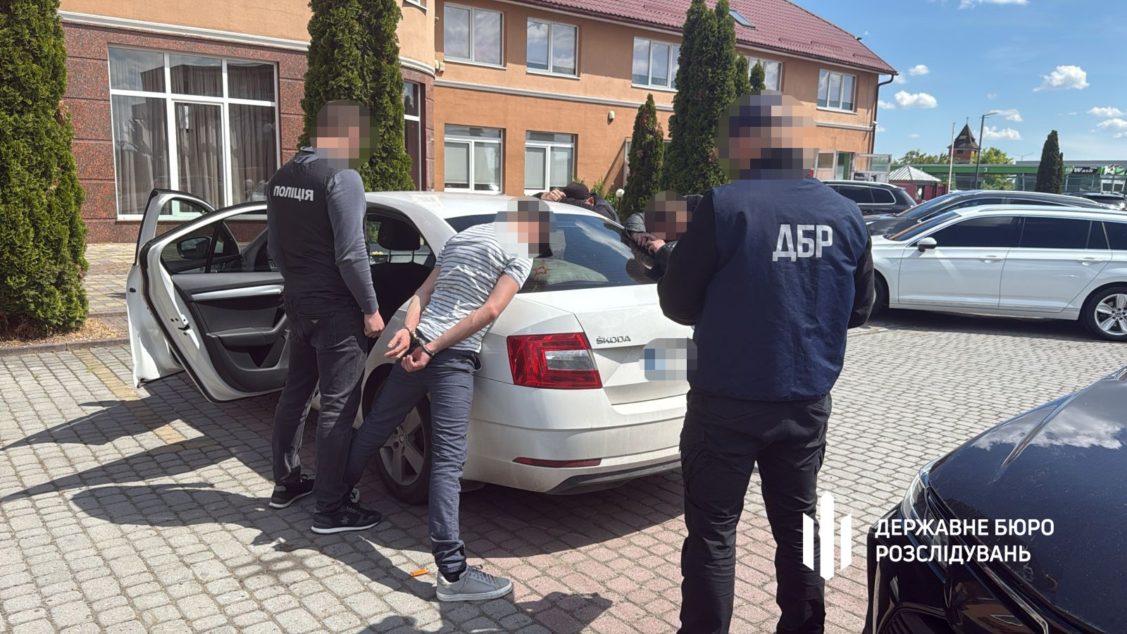 Затримання митника та утікачів