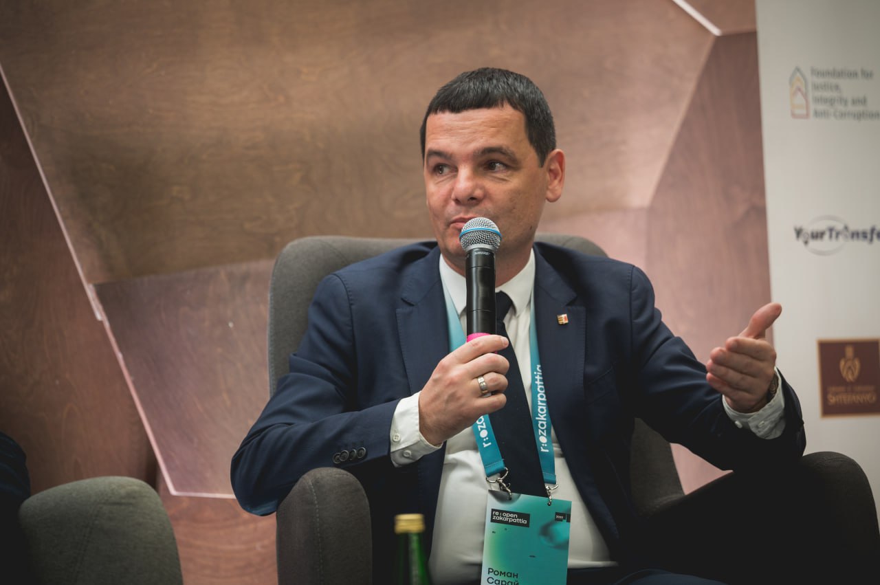 Роман Сарай