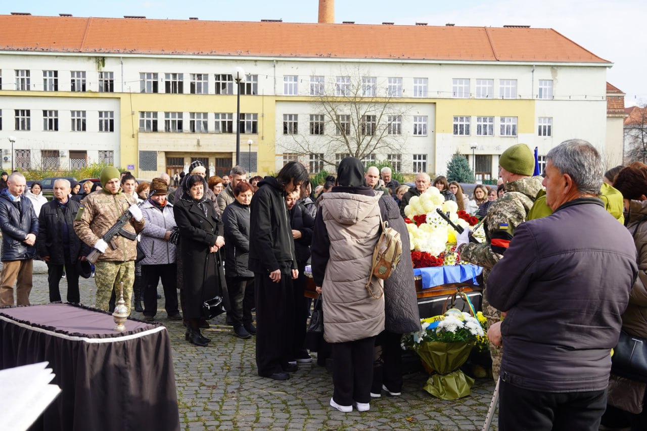 Прощання з полеглим воїном Владиславом Діусом